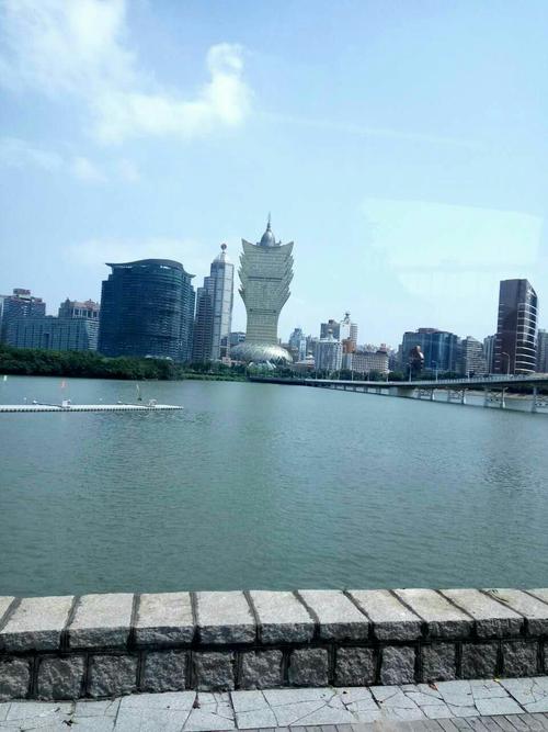 澳门一瓶:年轻人涌入捏门